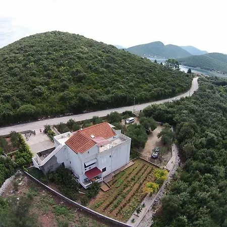Vila Nikica *